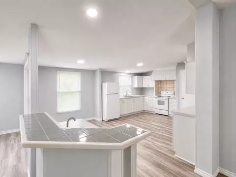 Kitchen - 17709 Pine View Dr, Conroe, TX 77302 photo 3 of 6