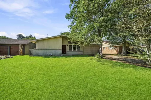 7043 Hendon Ln, Houston, TX 77074