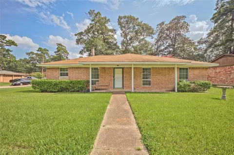 1914 Woodway Dr, Woodbranch, TX 77357