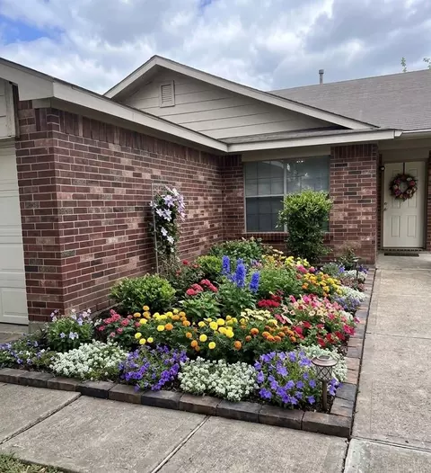 9223 Grove Haven Dr, Houston, TX 77083