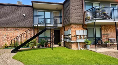 10802 Kingspoint Rd #401, Houston, TX 77075