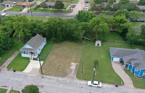 805 W Wilkins St, Brenham, TX 77833