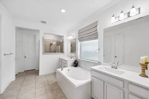 Bath - 504 Sage Timbers Ln, Pinehurst, TX 77362 photo 1 of 4
