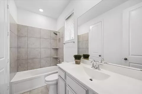 Bath - 504 Sage Timbers Ln, Pinehurst, TX 77362 photo 4 of 4