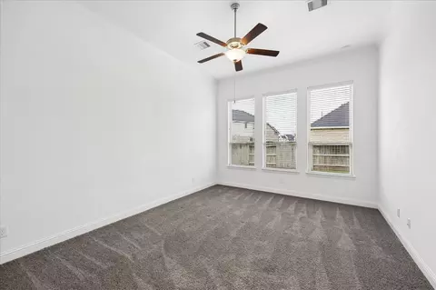 Bedroom - 504 Sage Timbers Ln, Pinehurst, TX 77362 photo 3 of 6
