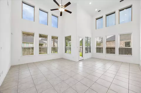 Living - 504 Sage Timbers Ln, Pinehurst, TX 77362 photo 3 of 5