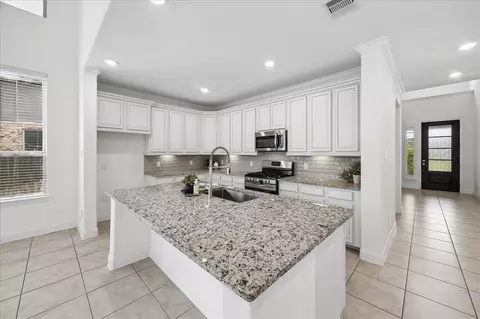 Kitchen - 504 Sage Timbers Ln, Pinehurst, TX 77362 photo 1 of 3