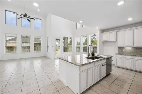 Living - 504 Sage Timbers Ln, Pinehurst, TX 77362 photo 1 of 5