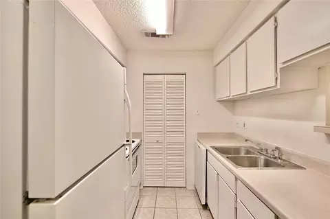 9407 Pagewood Ln, Houston, TX 77063