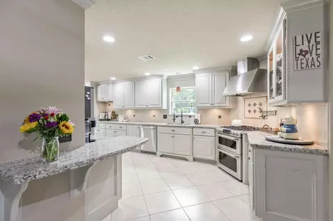 Kitchen - 11291 Darby Loop # -3, Conroe, TX 77385 photo 6 of 8