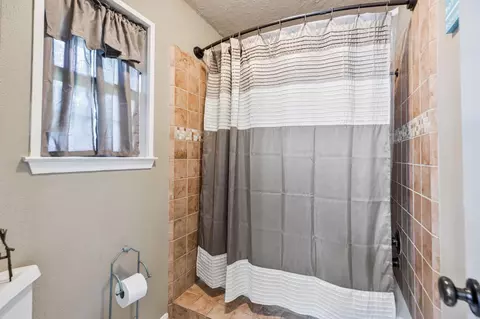 Bath - 11291 Darby Loop # -3, Conroe, TX 77385 photo 3 of 7