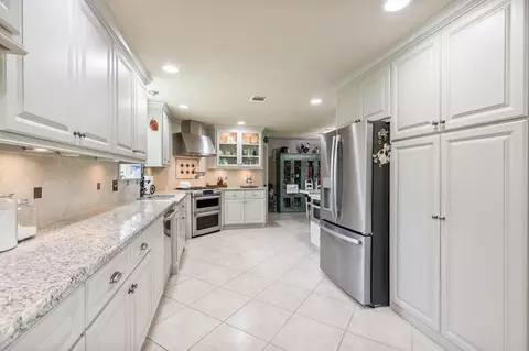 Kitchen - 11291 Darby Loop # -3, Conroe, TX 77385 photo 4 of 8