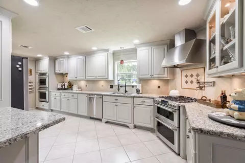 Kitchen - 11291 Darby Loop # -3, Conroe, TX 77385 photo 5 of 8