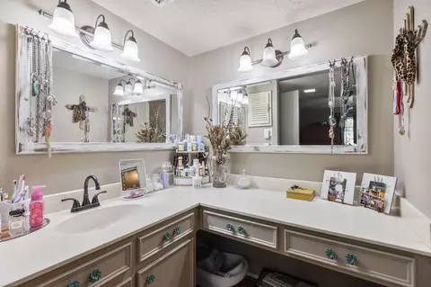Bath - 11291 Darby Loop # -3, Conroe, TX 77385 photo 2 of 7