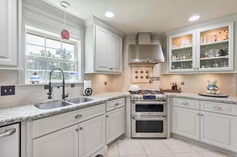 Kitchen - 11291 Darby Loop # -3, Conroe, TX 77385 photo 3 of 8