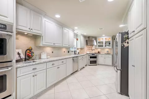 Kitchen - 11291 Darby Loop # -3, Conroe, TX 77385 photo 2 of 8