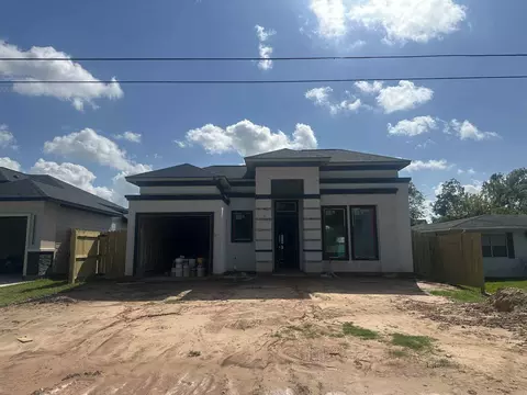 805 Lewis St, Clute, TX 77531
