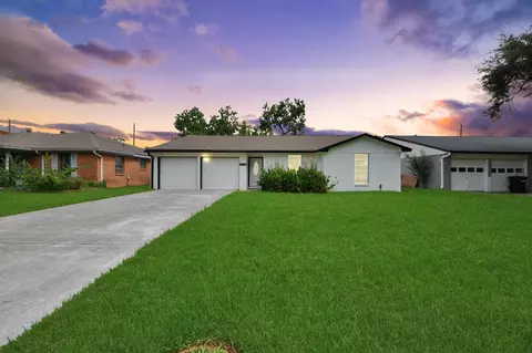 212 Harold Ln, Baytown, TX 77521