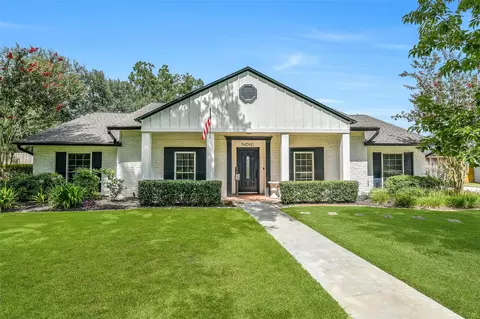 9 Earlham Dr, Friendswood, TX 77546