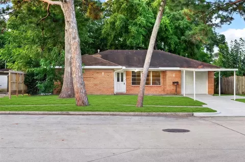 530 Globe St, Houston, TX 77034
