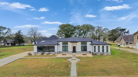 145 Birdie Dr, Hempstead, TX 77445