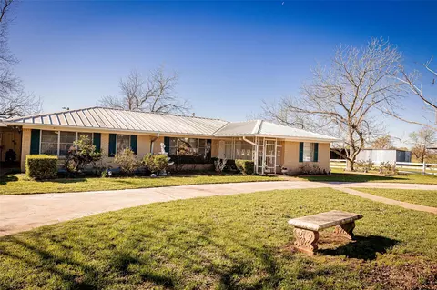 8608 Captain Scott Rd, Brenham, TX 77833