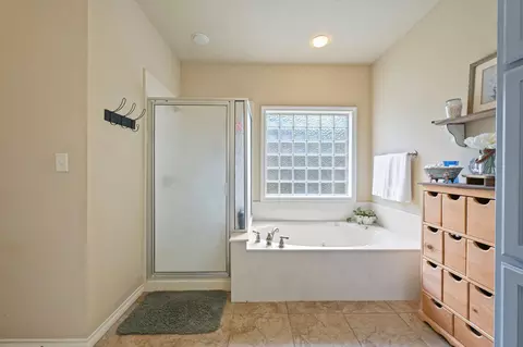 Bath - 2700 Hickory Ct, Bryan, TX 77808 photo 4 of 4