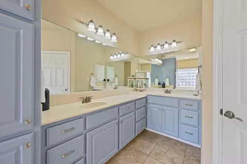 Bath - 2700 Hickory Ct, Bryan, TX 77808 photo 3 of 4