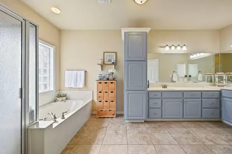 Bath - 2700 Hickory Ct, Bryan, TX 77808 photo 2 of 4