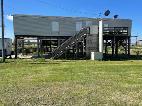 5153 Tremont St, Port Arthur, TX 77640