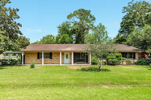 101 Irwin Rd, West Columbia, TX 77486