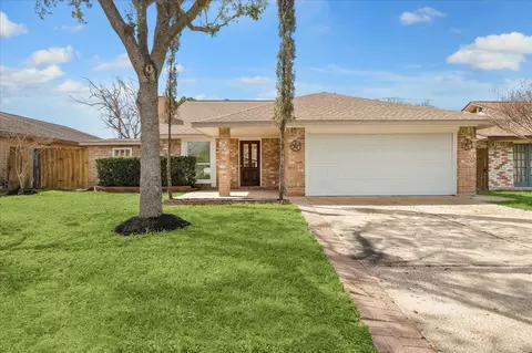8703 Twisting Vine Ln, Houston, TX 77040