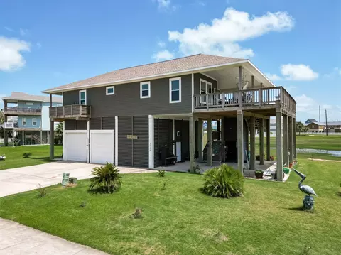 3730 Mendocino Dr, Galveston, TX 77554