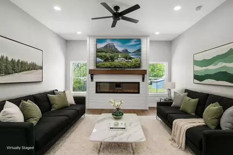Living - 312 Morehead St E, Franklin, TX 77856 photo 2 of 2