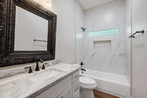 Bath - 312 Morehead St E, Franklin, TX 77856 photo 2 of 2