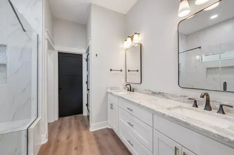 Bath - 312 Morehead St E, Franklin, TX 77856 photo 1 of 2