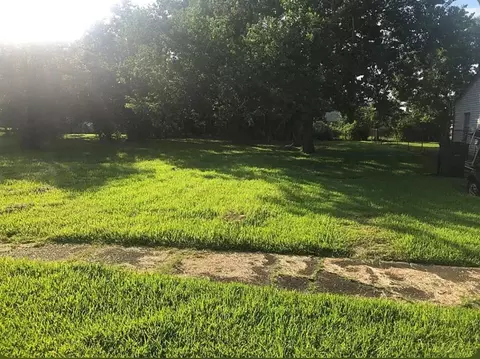 1518 W 6th St, Port Arthur, TX 77640