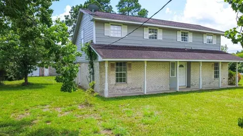 4513 S Meadows St, Alvin, TX 77511