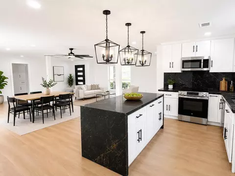 5642 Warm Springs Rd, Houston, TX 77035
