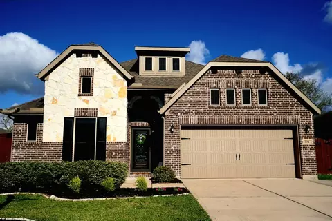 704 Shadow Bnd, Richwood, TX 77531