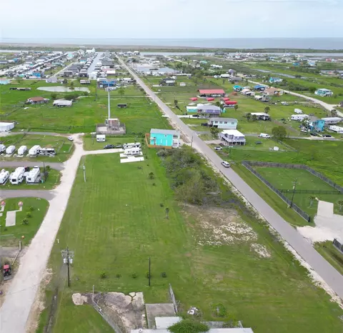 1020 Crystal Ln, Crystal Beach, TX 77650