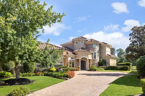 2802 Twin Fountains Dr, Houston, TX 77068