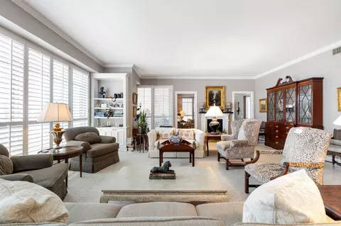 1100 Uptown Park Blvd #23, Houston, TX 77056
