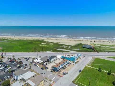 1102 8th St, Galveston, TX 77550