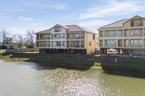 41 Armand Shore Dr, Houston, TX 77058
