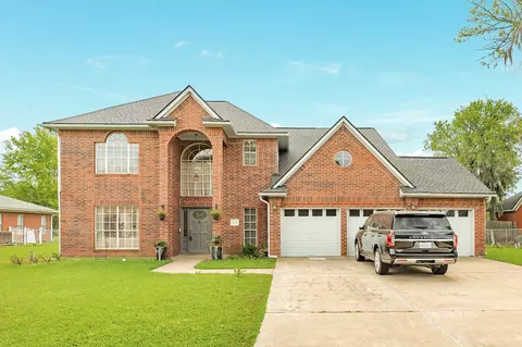 54 Peppermint Ct, Lake Jackson, TX 77566