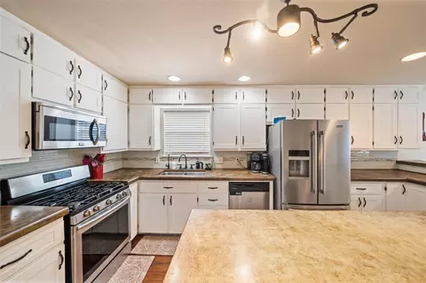 Kitchen - 600 Hampton Hall Ln, Conroe, TX 77302 photo 2 of 5