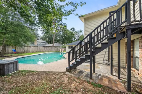 Exterior - 600 Hampton Hall Ln, Conroe, TX 77302 photo 4 of 7