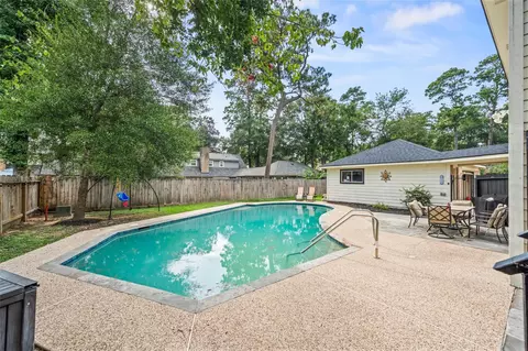 Exterior - 600 Hampton Hall Ln, Conroe, TX 77302 photo 6 of 7