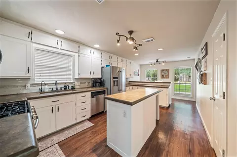 Kitchen - 600 Hampton Hall Ln, Conroe, TX 77302 photo 1 of 5